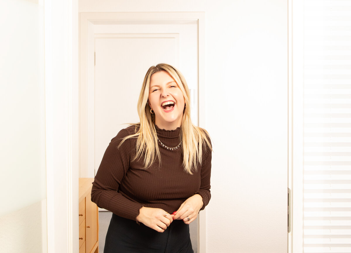 Vanessa Wieprecht - warm lächelnd